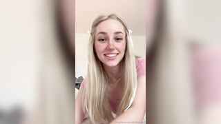 Bellaraee Masturbates While Giving JOI OnlyFans