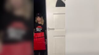 Pizza Delivery Girl Ellerayxo Gets Pounded OnlyFans