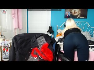 CourtneyySmoke Shows Ass On Twitch Streaming Video 
