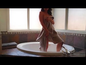 Alinity Full Nude Bath Onlyfans Video Leaked