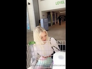 ScarlettKissesXO Parking Lot Blowjob Facial Video Leaked - OnlyFans