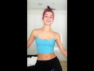 Charli D’Amelio Sexy Tank Top Dance Video Leaked