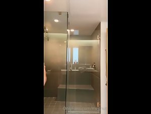Megnutt02 Topless Shower Selfie OnlyFans Video Leaked