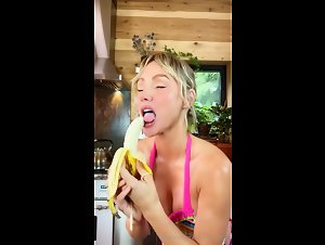 Sara Underwood Nude Sucking Banana PPV Video Leaked