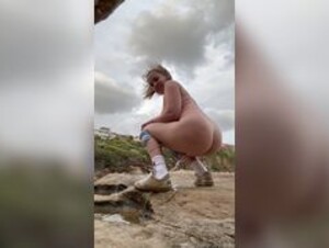 RUBY MAY PISSING IN PUBLIC CUZ