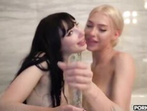 Avaakit and Tysria Sucking and Jerking Off A Dildo In Bath