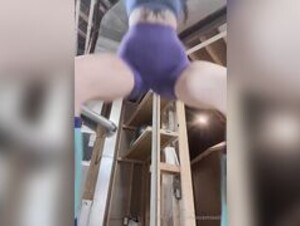 Noemiexlili squats