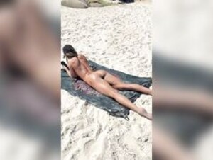 Sarah Caus Naked on Beach PPV Onlyfans