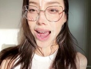 Ruth Lee cum facial selfie