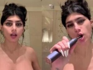 Mia Khalifa Hotelroom nude ppv