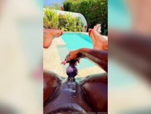 Queen Tahshaar outdoor squirting