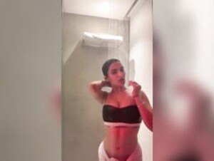Sassy poonam hot shower private video