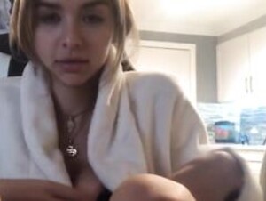 Sophie Mudd-twitch tittyslip