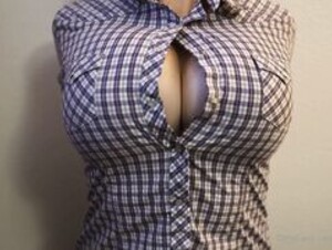 Dani Doreen button popping 3