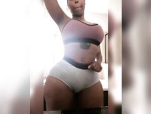 Zmeenaorr big booty