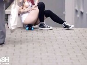 Bottomless girl skate