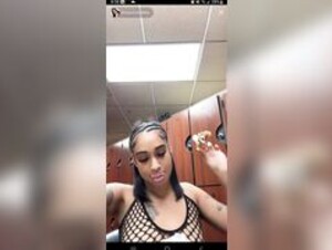 Itsswetababby nipslip on live