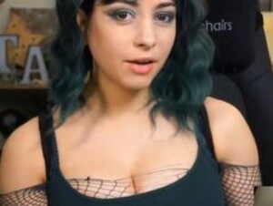 Sweet Anita Tits Jiggle Sexy Goth Twitch Clip