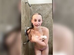 onlyfans ava cherry bath