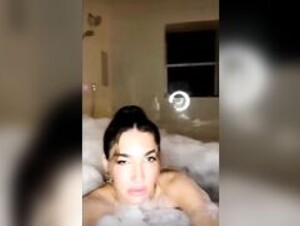 Lyna_Perez_Bathtub