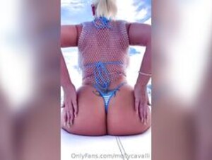 Molly Cavalli Butt show in Bikini