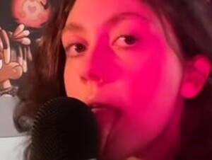 Asmrmpits sucks your cock with those luscious lips