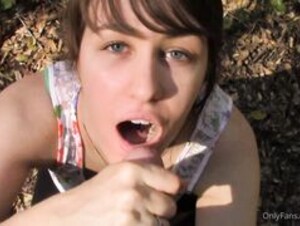 Leia lovelyn blowjob outside