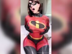brynn woods- milf elastigirl cosplay