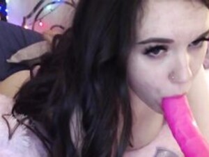 dannixkush - sucks dildo