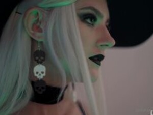 Eva Elfie Halloween Witch