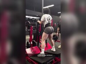 Aishah Sofey Squats