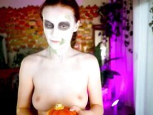 EmilyBloom's webcam show from October-25-2023 00-09-44