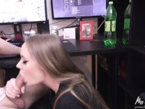Best Girlfriend Sucks off Boyfriend while he Plays a Game¡_Miss Banana_hls_1080p