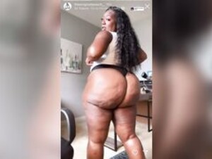 Peaches twerking