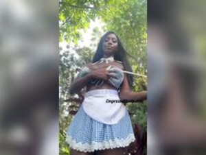 Ellietheempress-Let me do some yard work