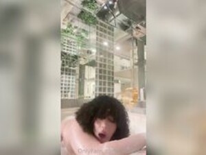 Meldadel Bathtub