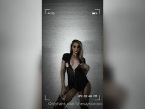 Cass Valzacchi Striptease