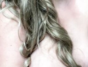 Kateskurves squirt on glass dildo