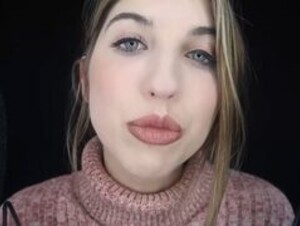 Frivvi ASMR Sensual Kisses