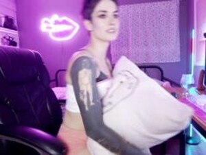 aynmarie at Chaturbate October-21-2024_02-28-17