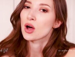 Eva de Vil -- Close Up Snap and Pay