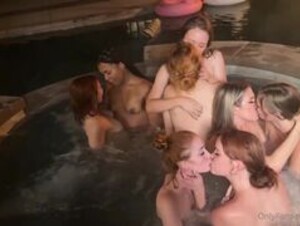 Elly Clutch 8 Girl Makeout In Hot tub