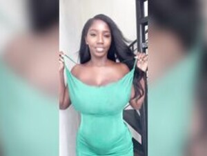 Ellietheempress Hot nipples bounce