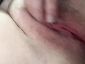 Succy_Succie rubbing clit