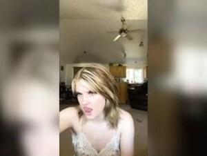 fancylittlefork flashing her tits and ass live on twitch