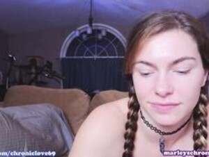 chroniclove's webcam show on 2023-10-01 04:09
