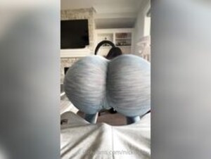 Nickiibaby pawg bodysuit lapdance grind