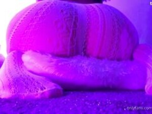 Gina Savage twerks her massive ass