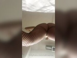 Zahra tease Elise 2