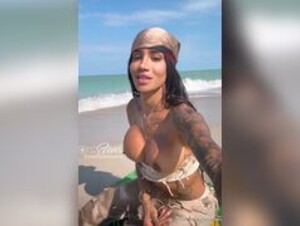 Laura saenz masturbating at the beach